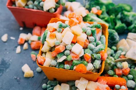 Habremos cocido las lentejas o compramos un bote de lentejas ya cocidas. Cómo cocinar verduras congeladas - Foto 1