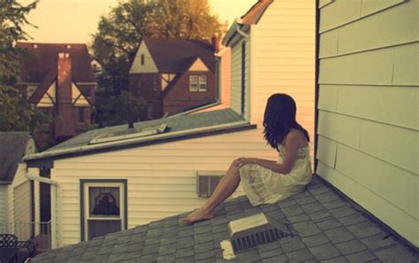 Pin By 🦋si∂ทєy кєℓsєy🦋 On ☀️sυทsнiทє☀️ Sitting On Roof Sitting On