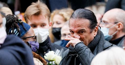 Francis Lalanne dérape dans un train il s en prend à une contrôleuse