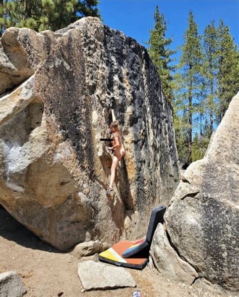 Nude Woman Climbing Hard Boulder Route Yayoman