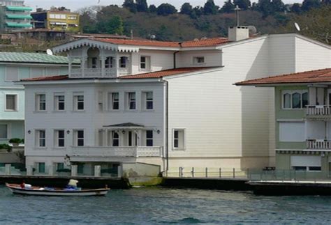 1963 i̇stanbul doğumlu yiğit şardan 58 yaşındadır. İşadamları Buralarda Oturuyor - Son Dakika