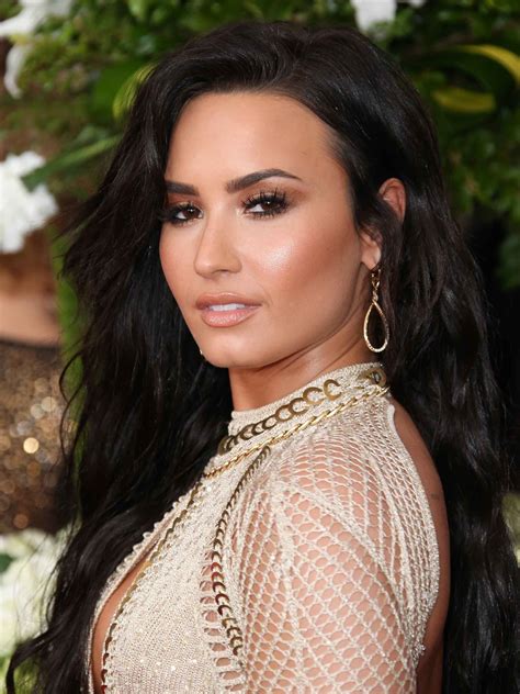 Demi Lovato Got A 12 Step Facial Right Before The Grammys Gorgeous