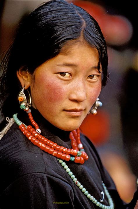 tibetan woman — photo tours