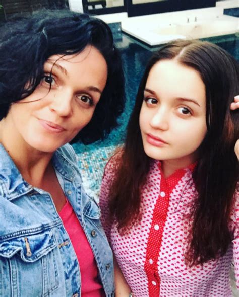 «ей уже 21 год, она уже. Певица Слава показала пикантные снимки своей 17-летней ...