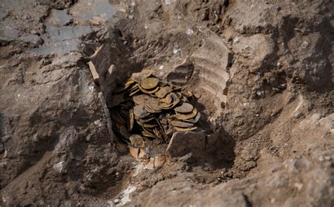 Israeli Teens Discover Trove Of 1100 Year Old Gold Coins Histecho