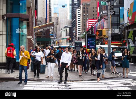 Pictures Of People On Sidewalk In Nyc