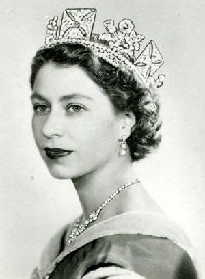 She joined king george v and queen mary on the balcony of buckingham palace in 1935. queen elizabeth ii - Queen Elizabeth II Photo (36489070 ...