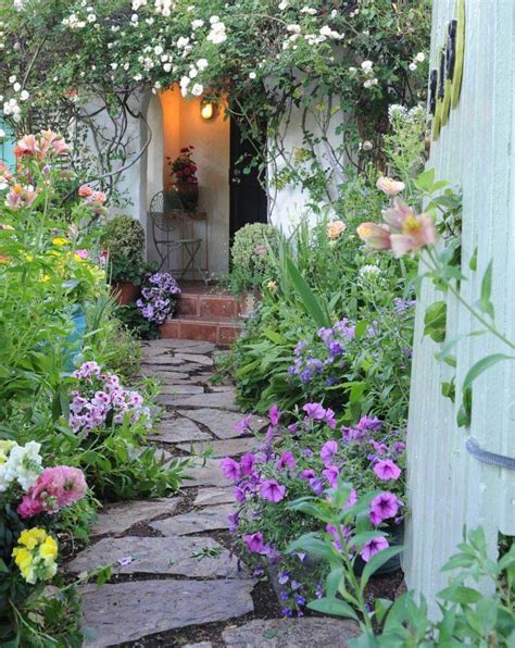 Beautiful Garden Paths Made Of Natural Stone Garden Pathway Backyard