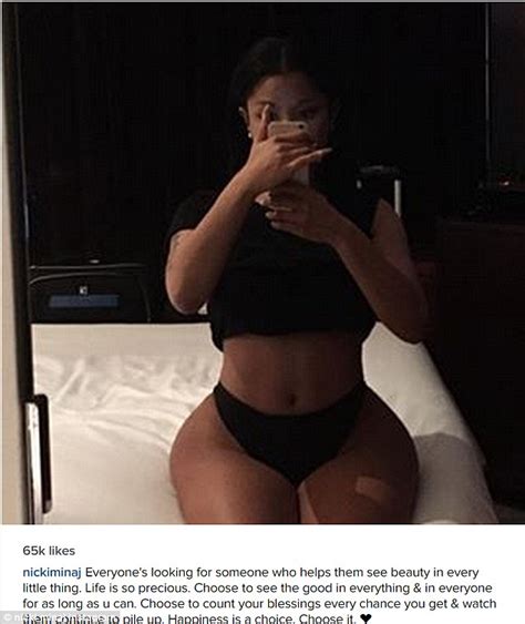 Nicki Minaj Shows Off Her Cleavage In Instagram Selfie Daily Mail Online