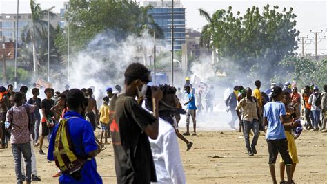 Sudanese Forces Fire Tear Gas At Protesters