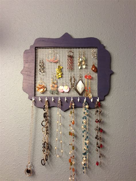 It is irritating always for style lovers to find their necessary jewelry items tangled! Wilker Do's: DIY Jewelry Holder