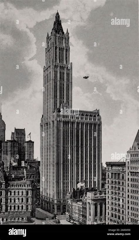 The Woolworth Building New York City Circa 1913 Stock Photo Alamy