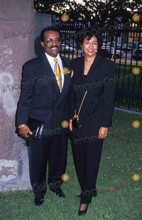 Johnnie cochran's rumors and controversy. Photos and Pictures - Johnnie Cochran and Wife Dale 1995 ...
