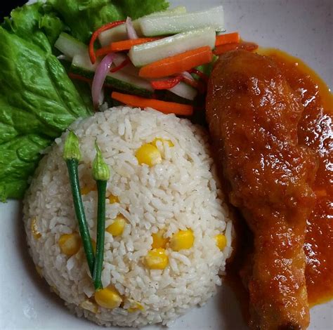 Berikut ini jumlah kalori dalam satu posi nasi ayam geprek. Nasi Jagung, Ayam Masak Merah & Jelatah, Berbaloi ...