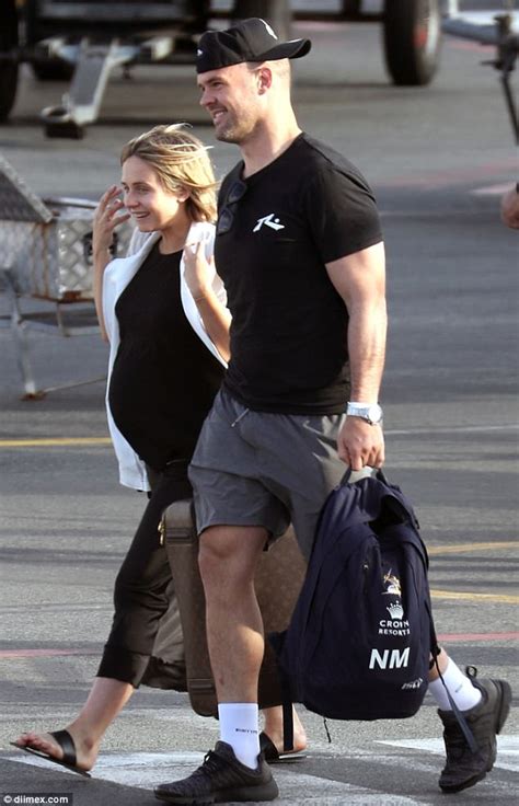 Tessa James And Nate Myles Arrive For Their Babymoon Daily Mail Online