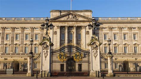 Der palast im herzen londons. Buckingham Palace Was Built With Jurassic Fossils ...