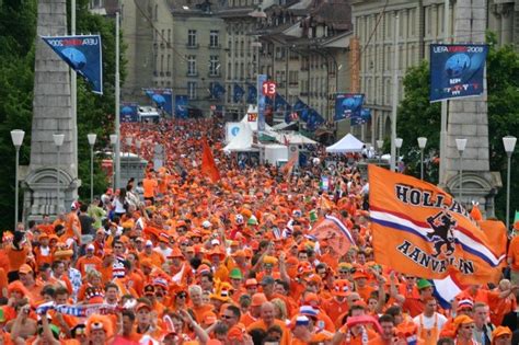 oranje fever hits dutch soccer football site news and events