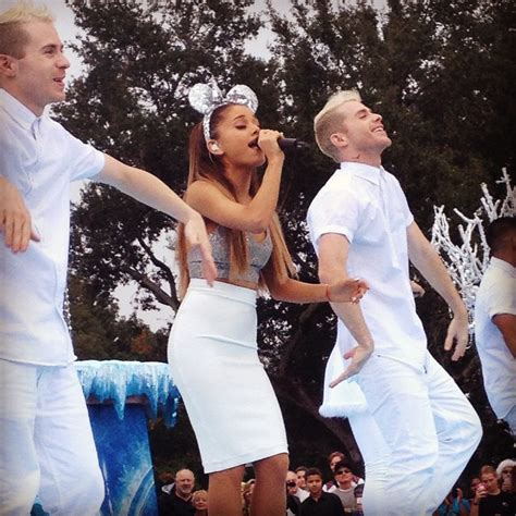 Ariana Rehearsing At Disney Parks Christmas Parade Ariana Grande