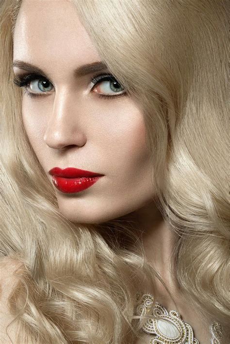 Pin By Linda Labelle On Red Lips Beautiful Long Hair Beautiful Hair Woman Face Makeup