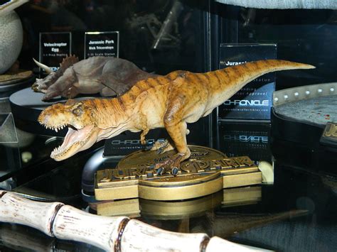 T Rex Breakout Jurassic Park 120 Statue Chronicles Collectibles