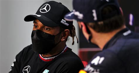 Lewis hamilton, que é o piloto com mais 'poles' na história da competição, estabeleceu o melhor tempo logo na primeira tentativa da derradeira fase da qualificação, a q3, em 1.14,411 minutos. Marko: Only one thing separates Lewis Hamilton and Max ...
