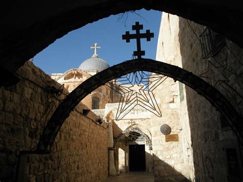 Recorrer la Vía Dolorosa y el Vía Crucis en Jerusalén Una guía ISNCA