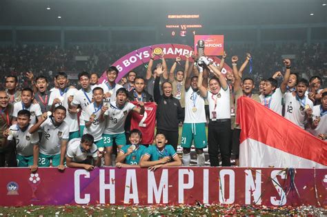 Timnas Indonesia U 16 Persembahkan Piala AFF Untuk Kado Terindah HUT RI