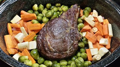 It is a wildly expensive piece of meat, so you really don't want what vegetable goes with prime rib? Veg That Goes With Prime Rib - To help you decide, the small end is where the ribeye steaks are ...