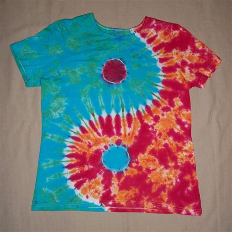 Follow the instructions carefully and make a beautiful pattern in no time. 47 Cool Tie Dye Shirt Patterns | Guide Patterns