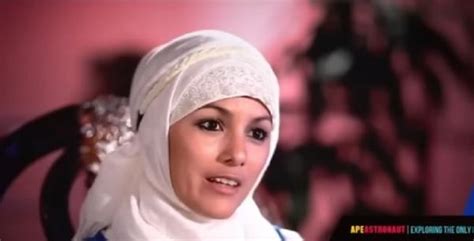 Dulu Benci Islam Bule Cantik Ini Kini Merasa Damai Dan Tenang Usai
