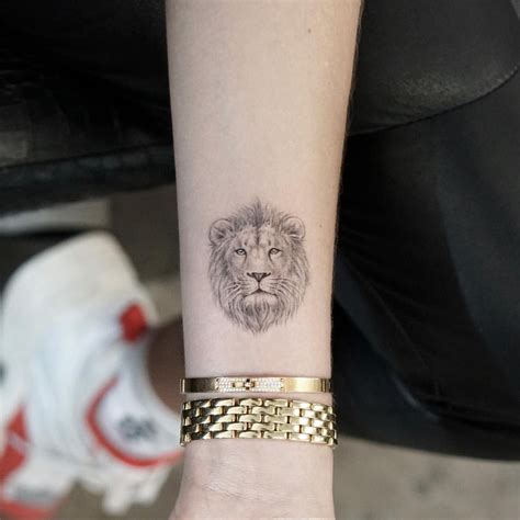 The rampant lion is pictured on the flag of scotland. 🦁for @marynalinchuk1 #mrktattoo #bangbangnyc # ...