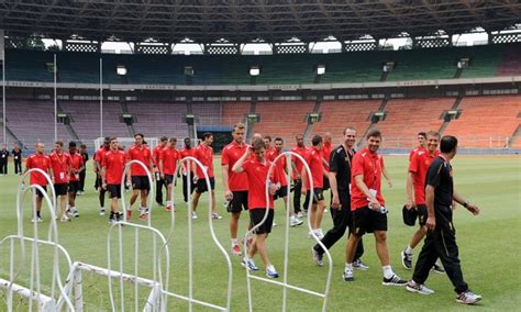 Tukang Sayur: Pemain dan Official Liverpool FC Mengunjungi Std. GBK