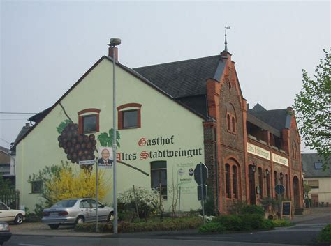 Das hotel verfügt über haupthaus mit rezeption, wlan, frühstücksraum, restaurant, bar und aufenthaltsräume, mehrere nebenhäuser. Bad Hönningen