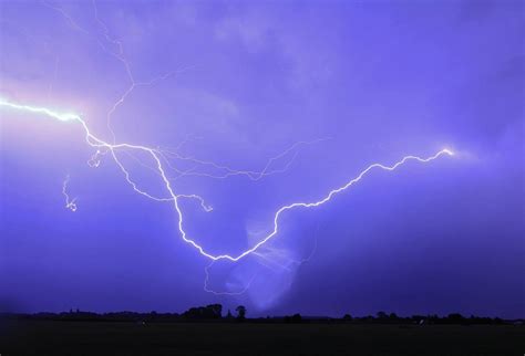 10 Amazing Photos Of Lightning During Southends