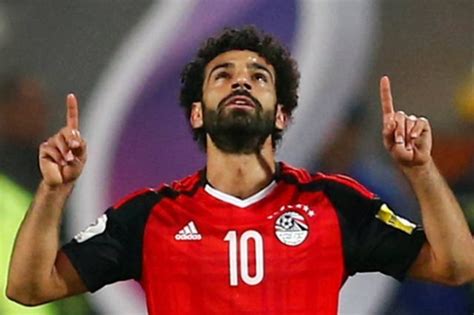 وتختلف تسمية عيد الأضحى من بلد لآخر؛ فيسمى في جزيرة العرب عيد الضحية نسبة للأضحية التي تذبح فيه، ويطلق عليه في دول المغرب العربي العيد الكبير نسبة لمدة الاحتفال به وللحركة التجارية التي يشهدها مقارنة مع عيد الفطر. صور محمد صلاح وهو صغير، خلفيات جودة عالية - بالجول