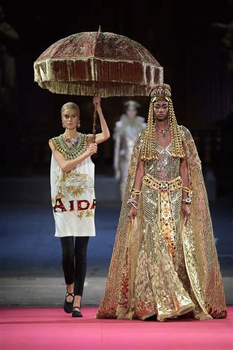 Dolce Gabbana Haute Couture Printemps Été 2020 Défilé Vogue Paris
