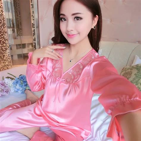 2018 New Elegant Luxury Silk Pajamas For Women Solid Embroidery Pyjamas