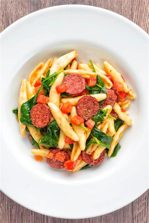 Make extra for tomorrow's lunch. Chorizo Pasta with Fresh Tomatoes & Spinach | Krumpli