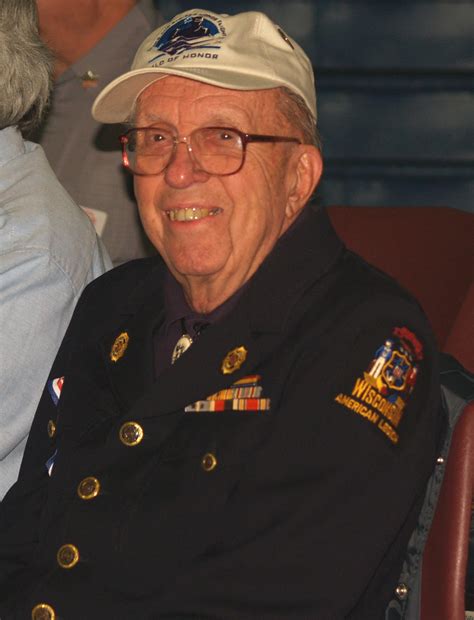 Salem Grade School Honors Veterans – West of the I