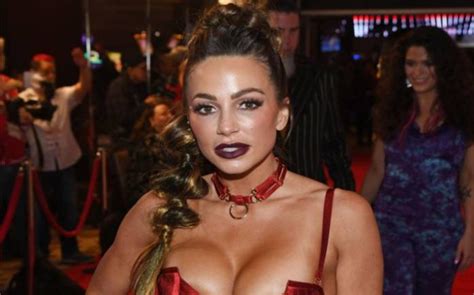 Who Is Abigail Mac Net Worth Lifestyle Age Height Weight Family Wiki Measurements