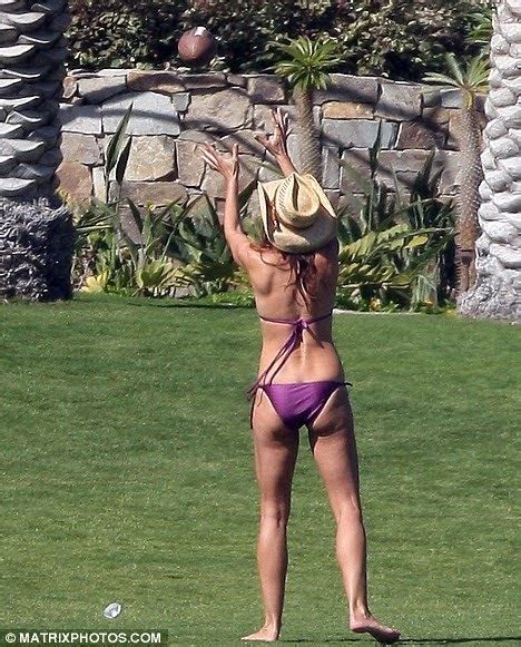 Softly Temperature Cindy Crawford Showcased Her Purple Bikini Body At Mexico