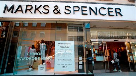 Marks And Spencer To Cut 7000 Jobs As Clothing Sales Collapse Cnn