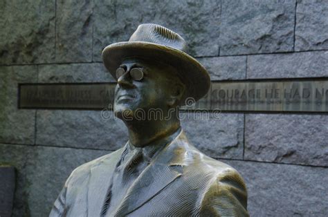 Sind rollstuhlfahrer sie als käufer mit der lieferzeit des gewählten produkts zufrieden? Statue Von Präsidenten Roosevelt - F D R Erinnerungs ...