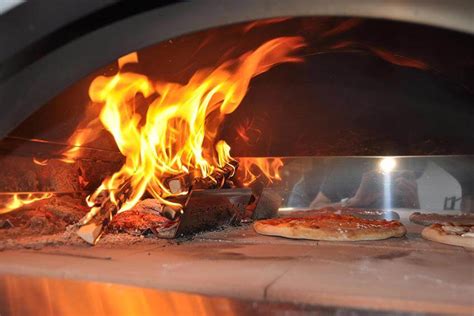 Video Tutorial Per Cuocere La Pizza Nel Forno A Legna Di Casa Alfa Forni