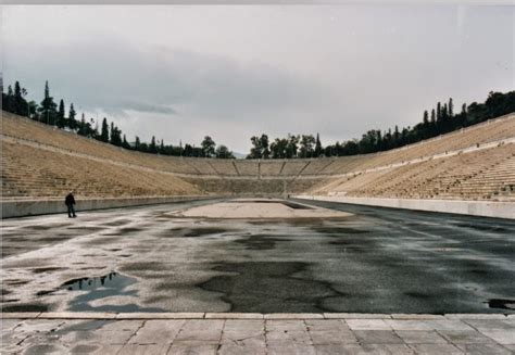 Oggi ricorre l'anniversario dell'inaugurazione della prima edizione dei giochi olimpici moderni, svoltasi nel 1896 ad atene, in grecia. Il Kallimarmaro - il primo stadio delle Olimpiadi moderne ...