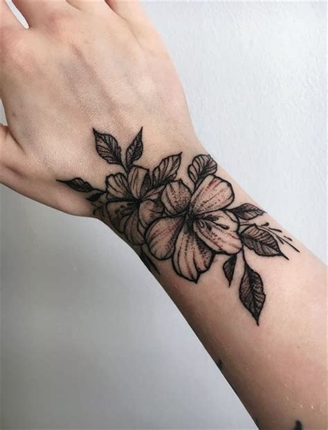 50 Meaningful Wrist Bracelet Floral Tattoo Designs You Would Love To