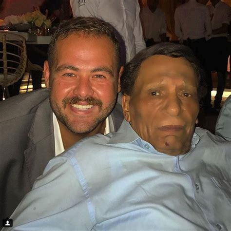 كشف الفنان المصري الكوميدي، محمد ثروت، عن بعض تفاصيل حياته قبل انخراطه في العمل الفني وعن مشكلة حدثت معه بسبب اسمه. ننشر صور الزعيم عادل إمام فى حفل زفاف نجله - اليوم السابع