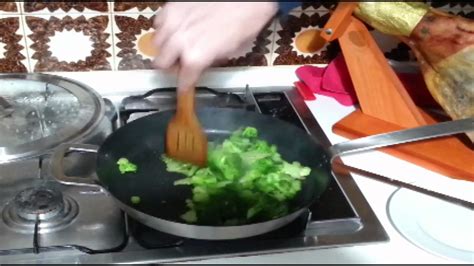 El brócoli es una planta de la familia de las brasicáceas; Cómo cocinar brócoli rico, rápido y fácil / How to cook ...