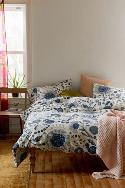 Shelby Contrast Woodblock Floral Duvet Set Urban Outfitters
