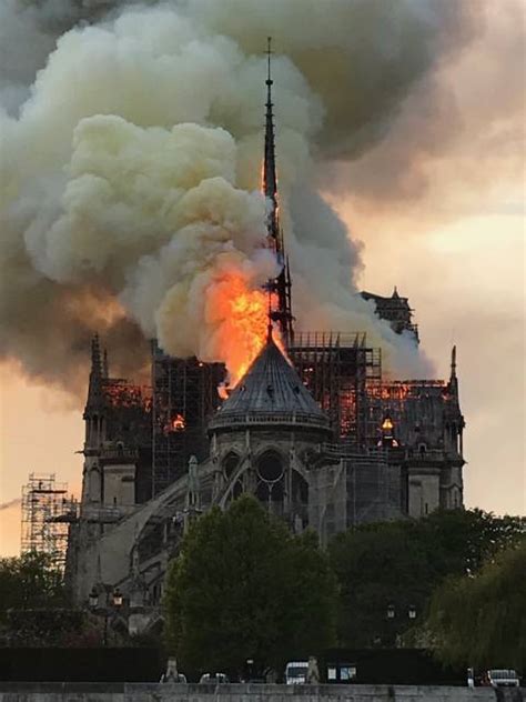 Comment Notre Dame A Pris Feu - Notre-Dame brulée, le feu n’a pas tout pris – World Of Spelldragon